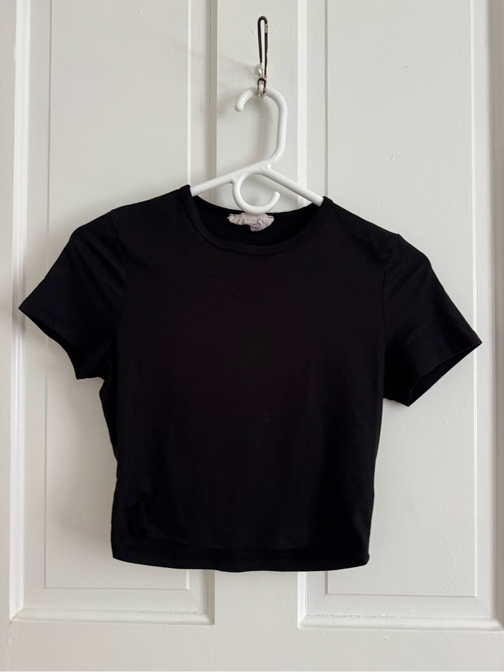Sadie & Sage Black Cropped Crewneck Tee